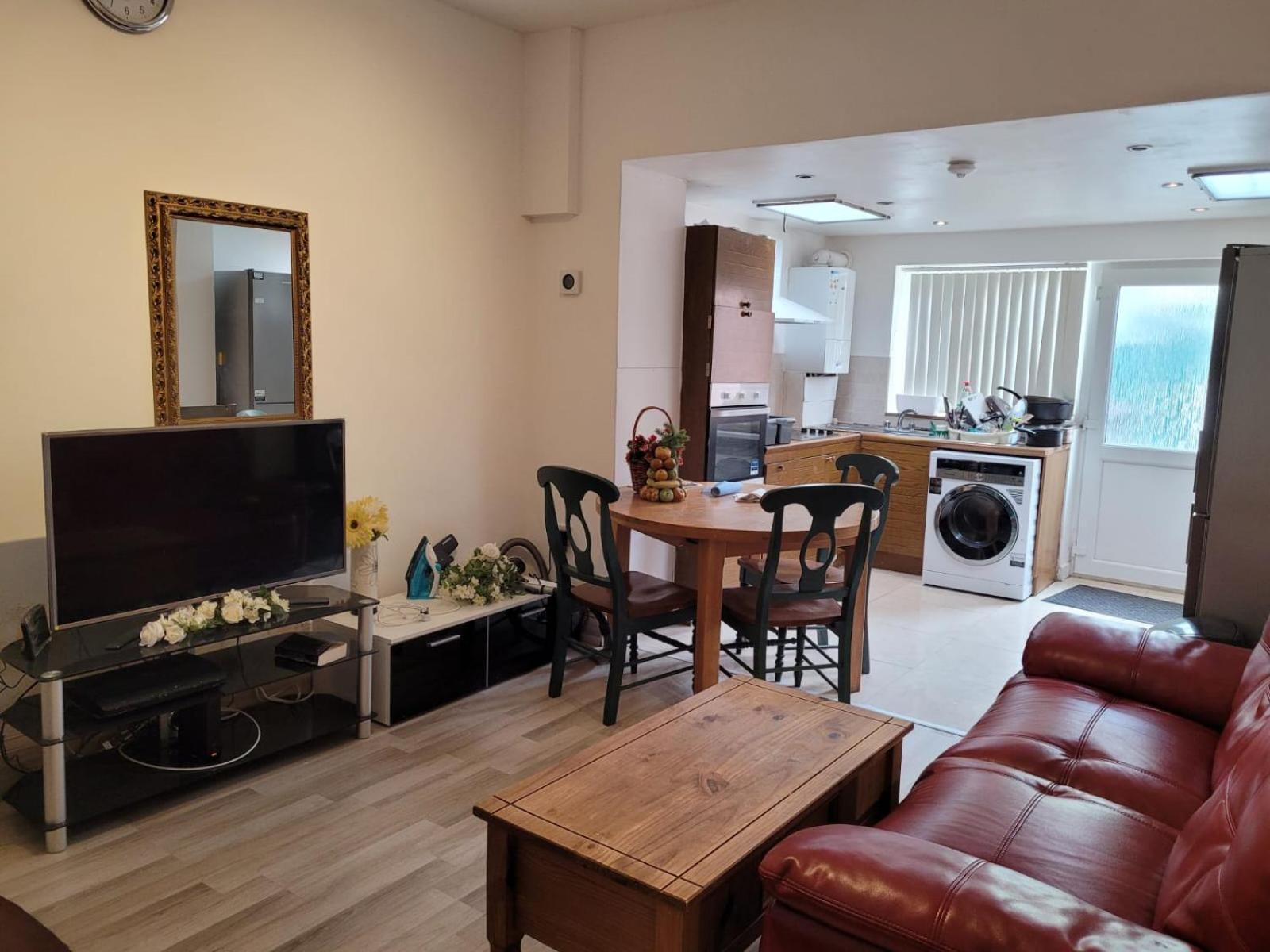 Nice Single Bedroom Near Qmc Нотингам Екстериор снимка
